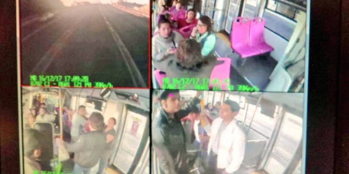 Asaltan a unidad del Metrobús en Azcapotzalco Asaltan a unidad del Metrobús en Azcapotzalco