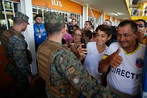 Militares contuvieron a los colocolinos que querían ver a Paredes