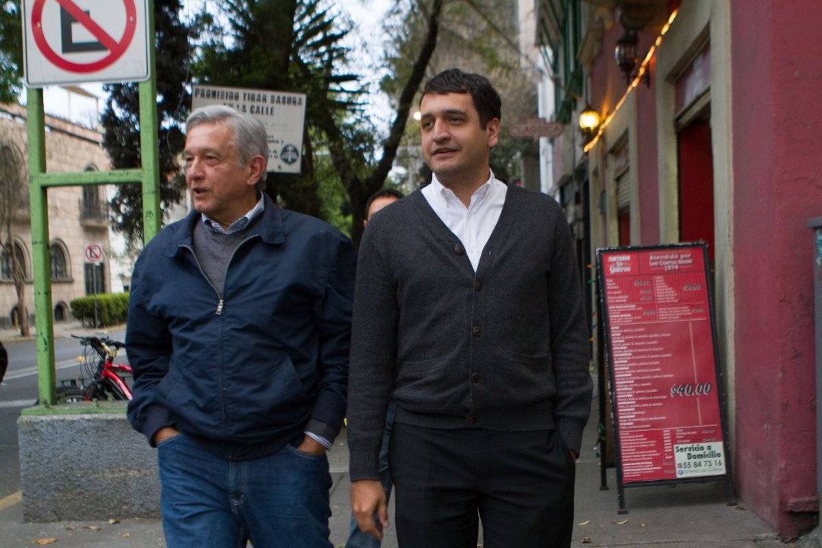 Es el segundo hijo de su primer matrimonio.