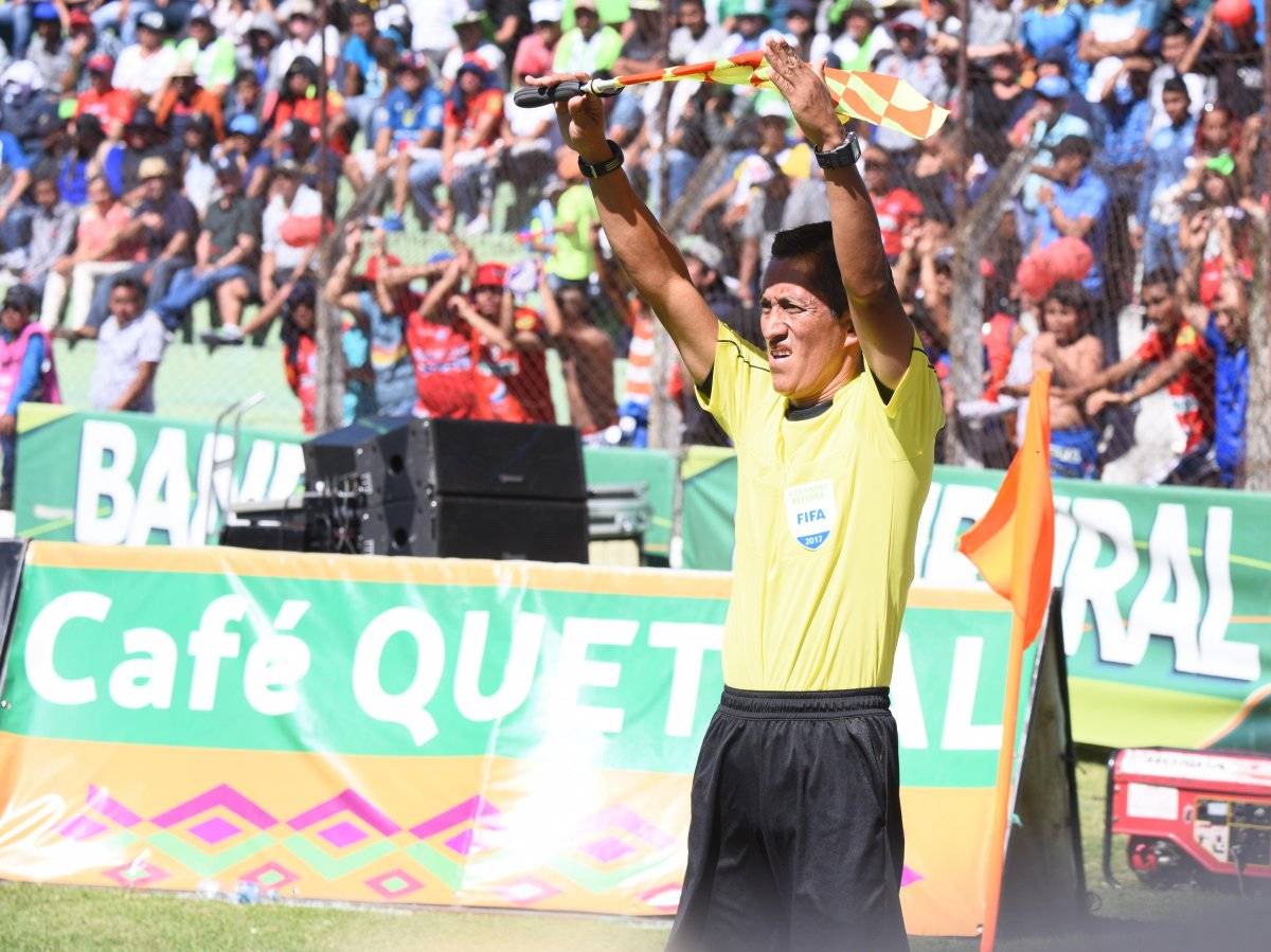 Leal dirigió su último juego en la final entre Antigua GFC y Municipal.