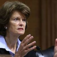 Murkowski optará a la relección con la oposición de Trump