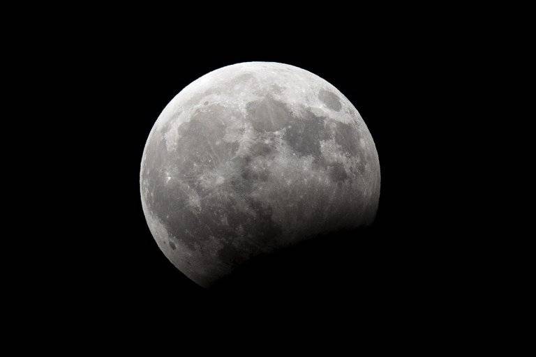 Eclipse lunar