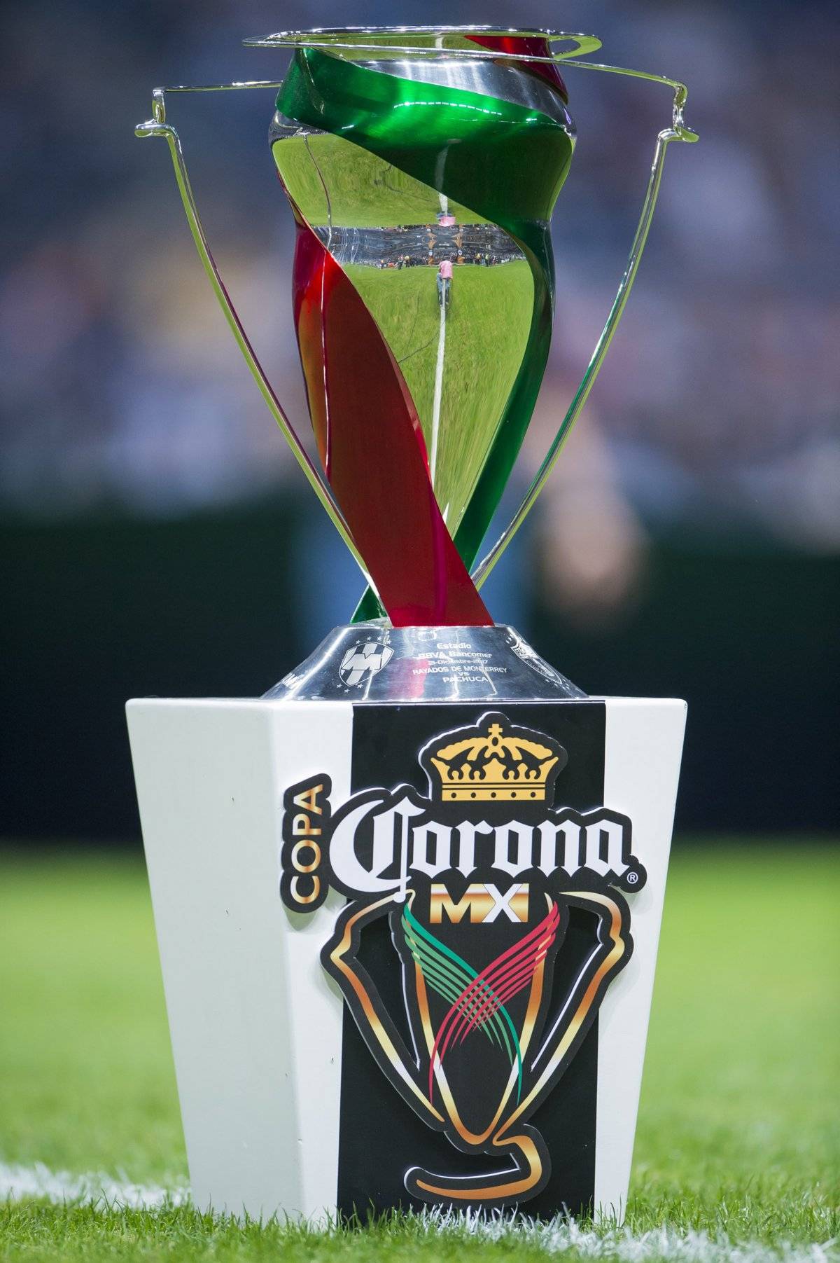 ¿Quién se llevará esta JOYITA de trofeo?