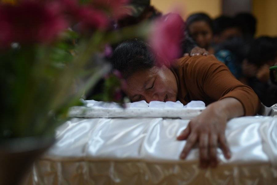Familiar de fallecida en Hogar Seguro Virgen de la Asunción