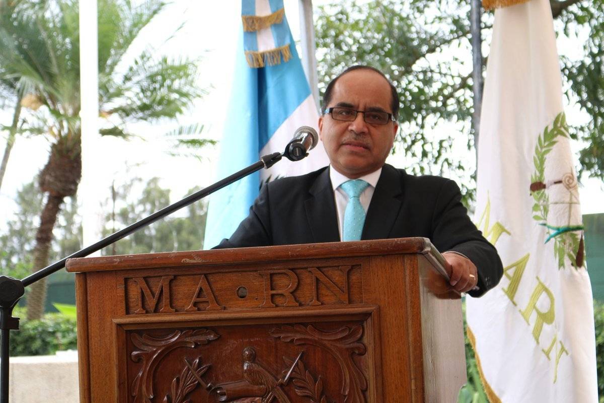 ministro de Educación, Oscar Hugo López
