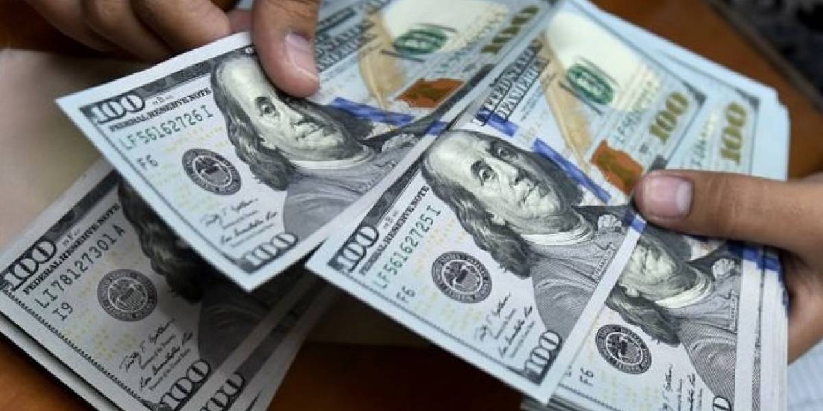 Dólar sube hasta 20.25 pesos; lo más alto en nueve meses