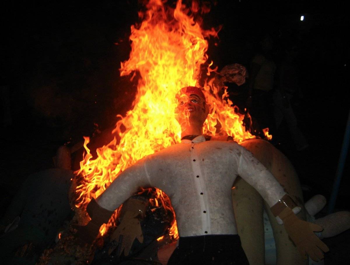 Quema de muñecos