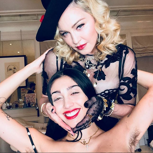 Madonna y Lola.