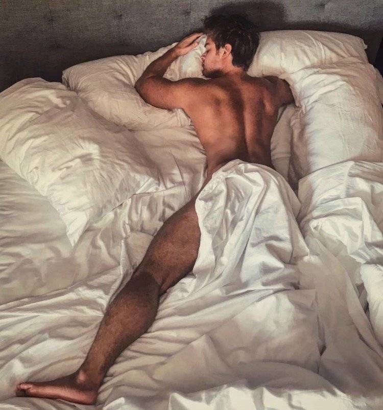 Polo Morín en la cama