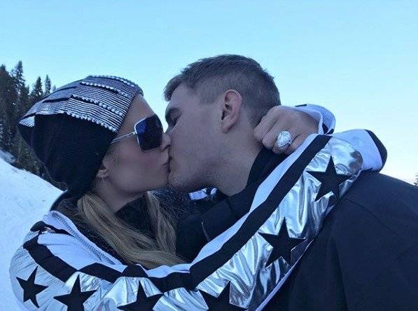 Paris Hilton anillo de compromiso