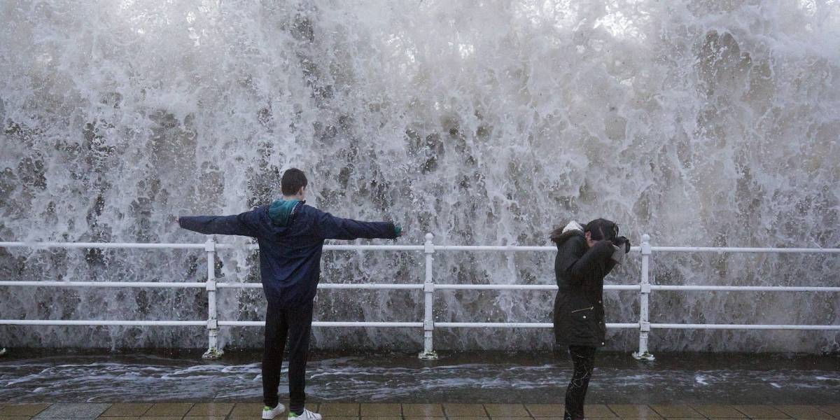 'Feroz' tormenta causa estragos en Europa Occidental