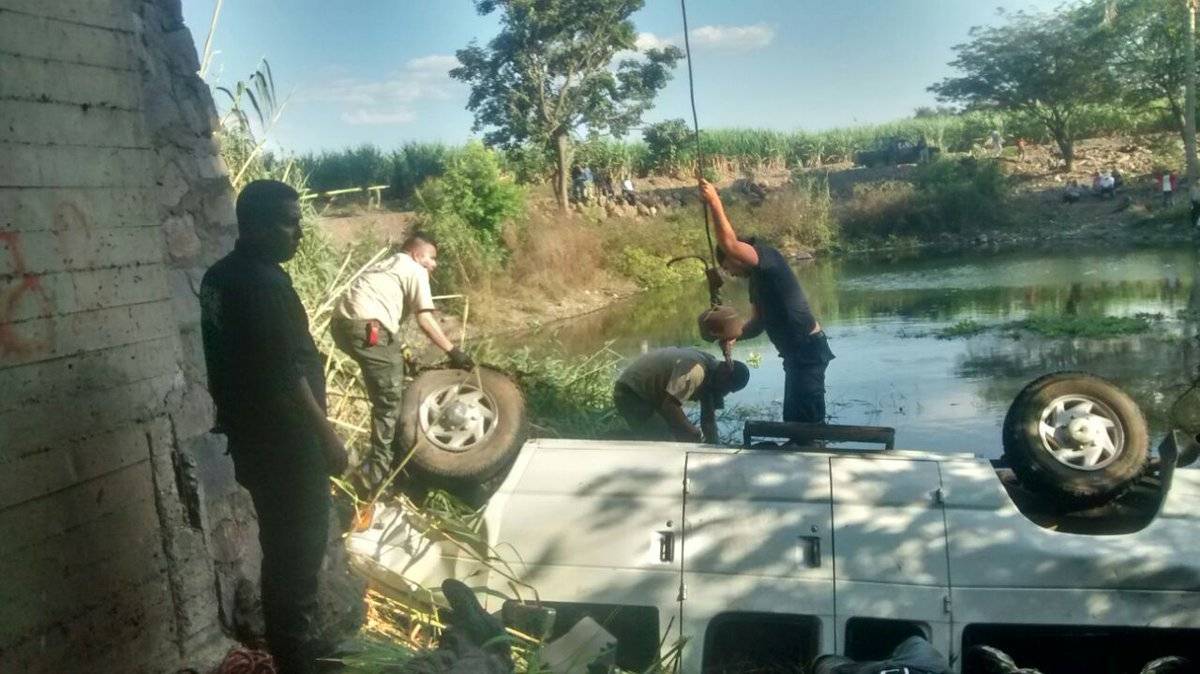 Nueve jornaleros fallecieron en volcadura de camioneta