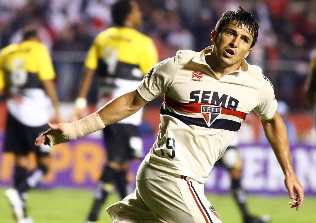 Aloísio se destacou no Brasil com a camisa do São Paulo (Foto: Luiz Pires/VIPCOMM )