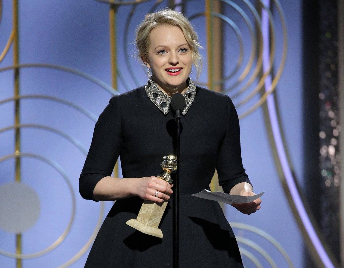 Elisabeth Moss recibe el premio a la mejor actriz en una serie dramática por su papel en "The Handmaid