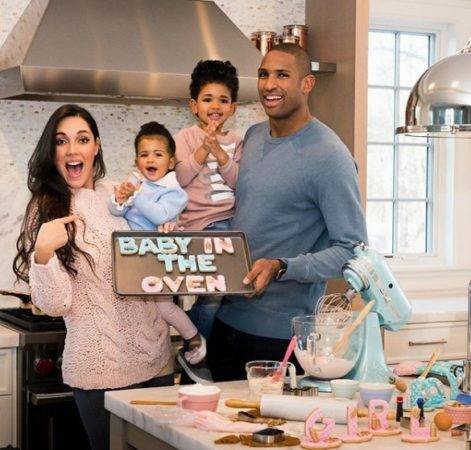Amelia Vega tercer bebe
