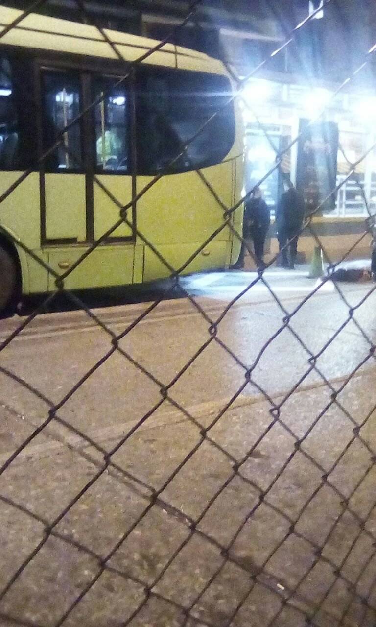 Hombre muere tras ser atropellado por Transmetro en zona 1