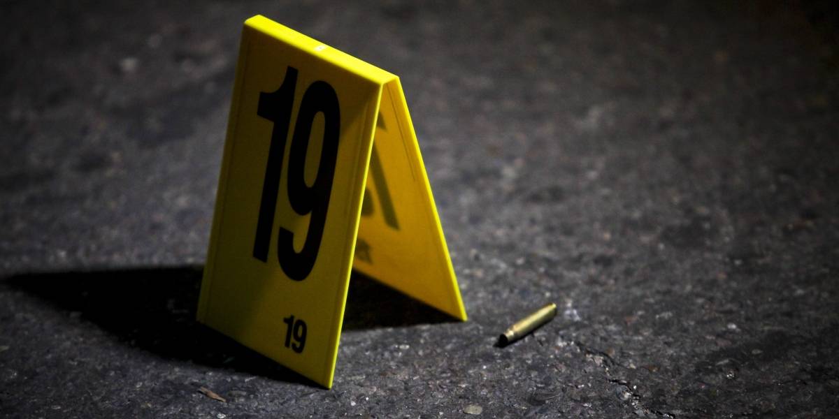 Balean autobús turístico sobre Autopista del Sol