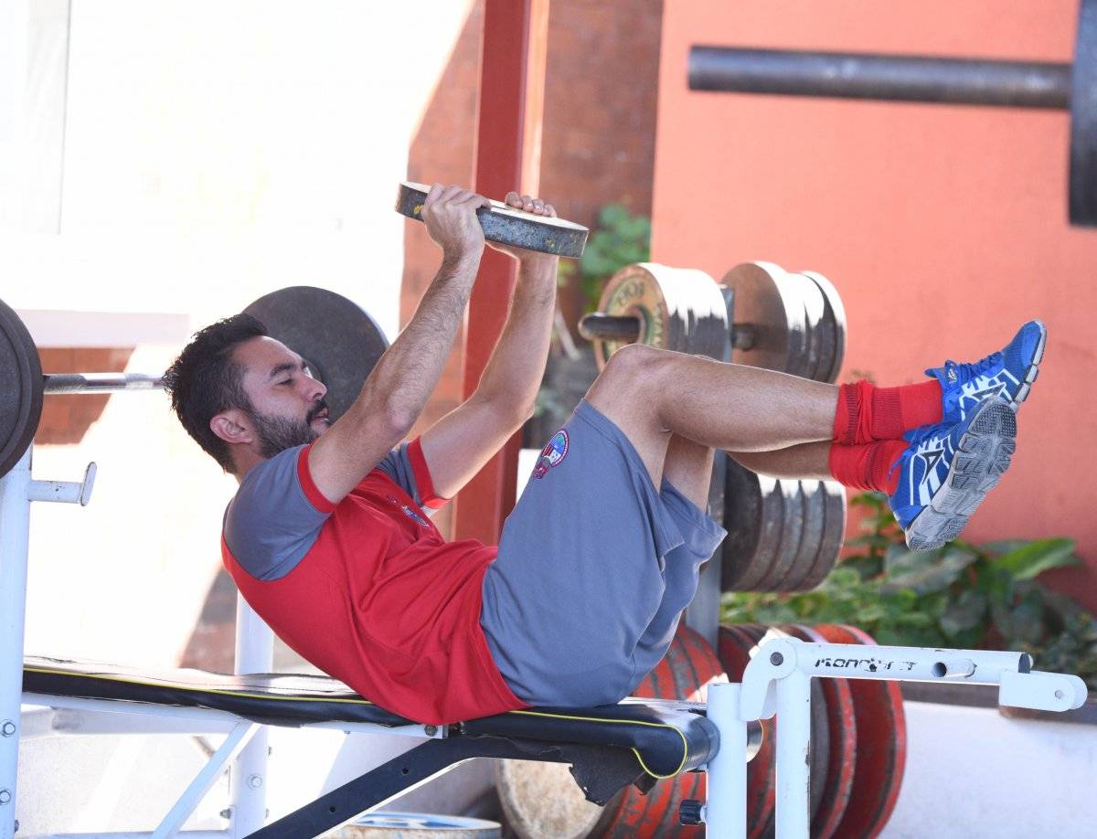 Kamiani trabajó en el gimnasio antes del entreno en la cancha.