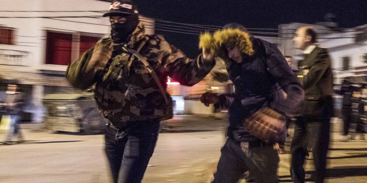 Serios incidentes en protestas contra políticas de austeridad — Túnez Serios incidentes en protestas contra políticas de austeridad — Túnez