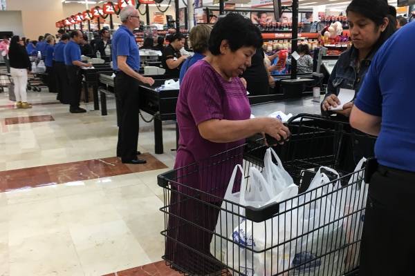 La confianza de los consumidores disminuye en febrero