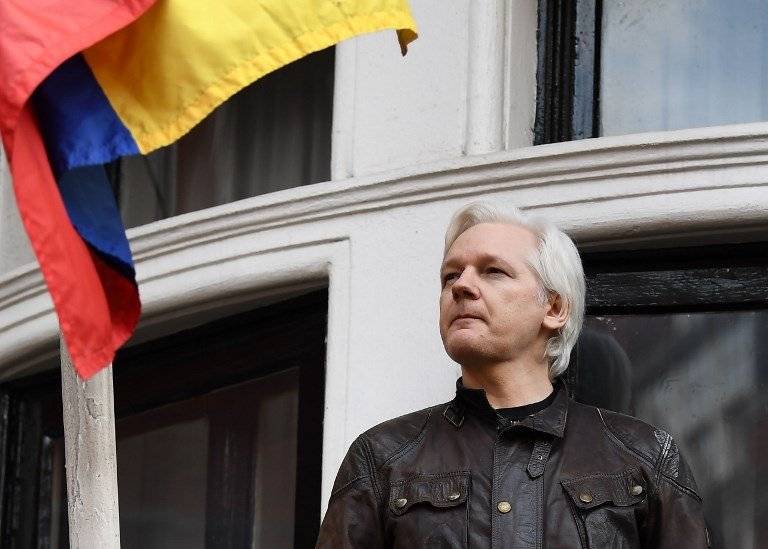 Julian Assange en la embajada ecuatoriana en Londres