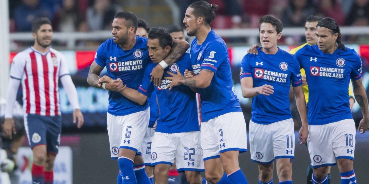 Gran voltereta! Cruz Azul suma su primer triunfo del torneo con goleada ante Chivas
