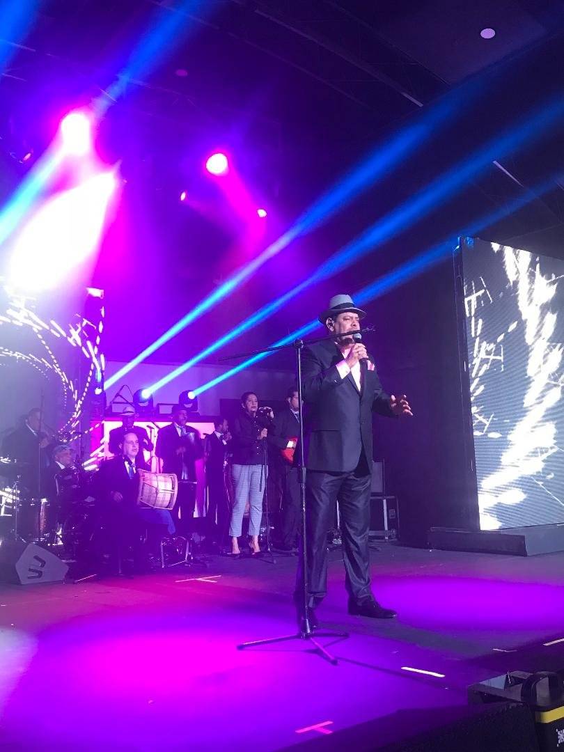 Fernando Villalona puso a bailar a los presentes. Viryi.B