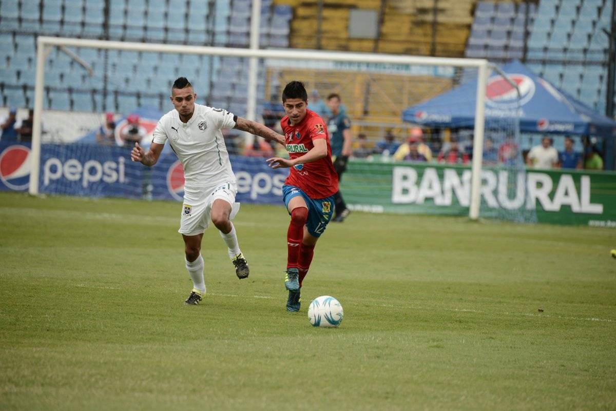 Municipal inició con triunfo el torneo, mientras que Comunicaciones con derrota.