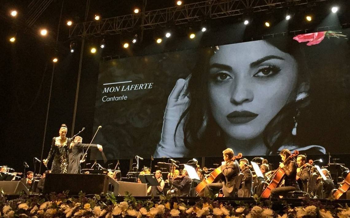 mon-laferte-en-concierto