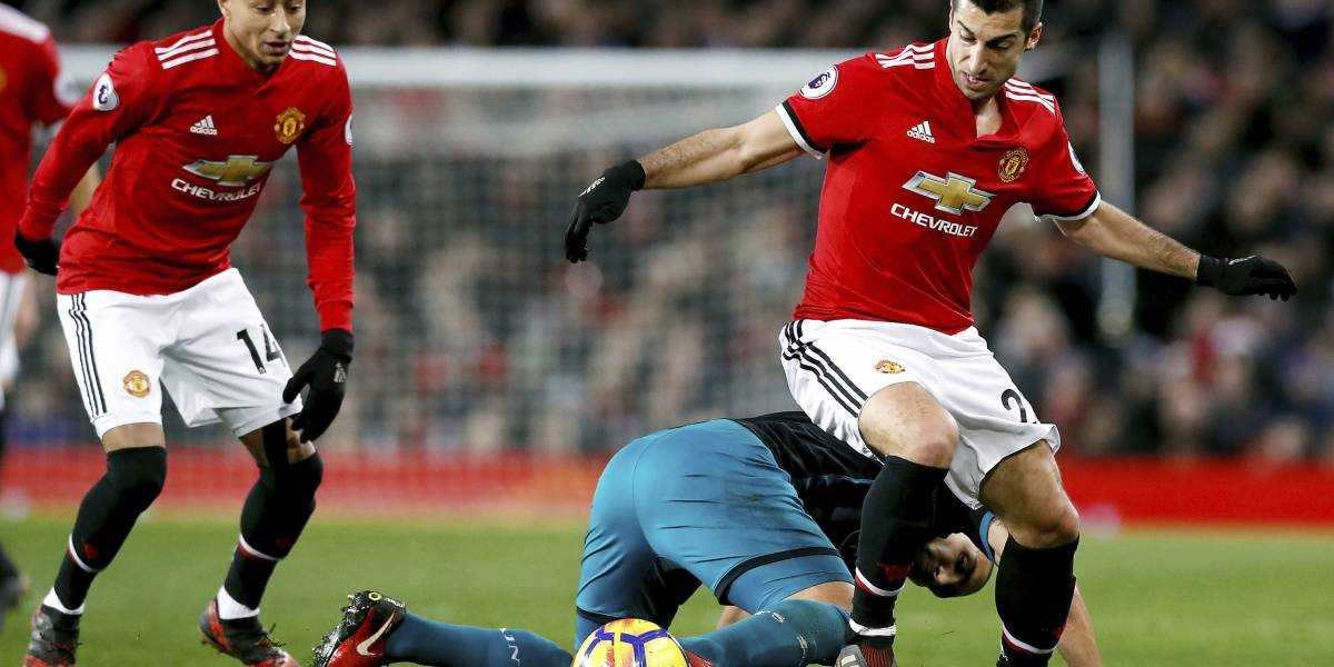 Alexis ya se prueba la 9 del Manchester