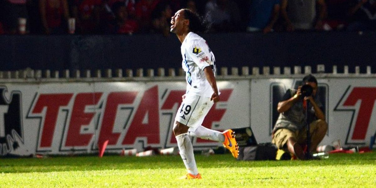 Lionel Messi le dedica emotivas palabras a Ronaldinho