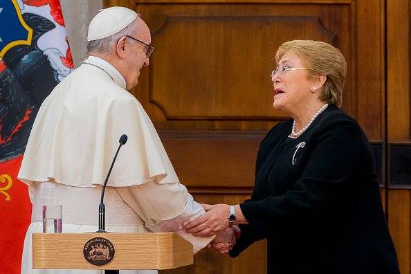 El Papa Francisco, con la presidenta Michelle Bachelet