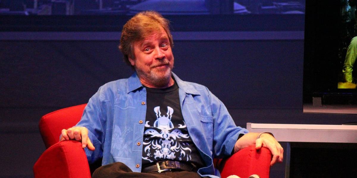 Mark Hamill: Star Wars: The Force Awakens iba tener un inicio diferente