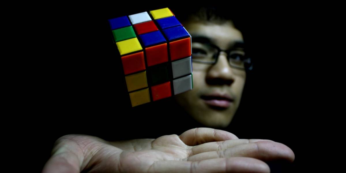 Google celebra 40 años del cubo Rubik con doodle interactivo