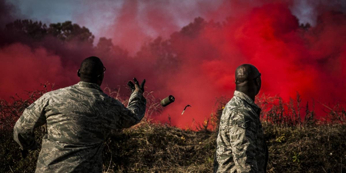 Ejército estadounidense rediseña granada de humo por primera vez desde la II Guerra Mundial
