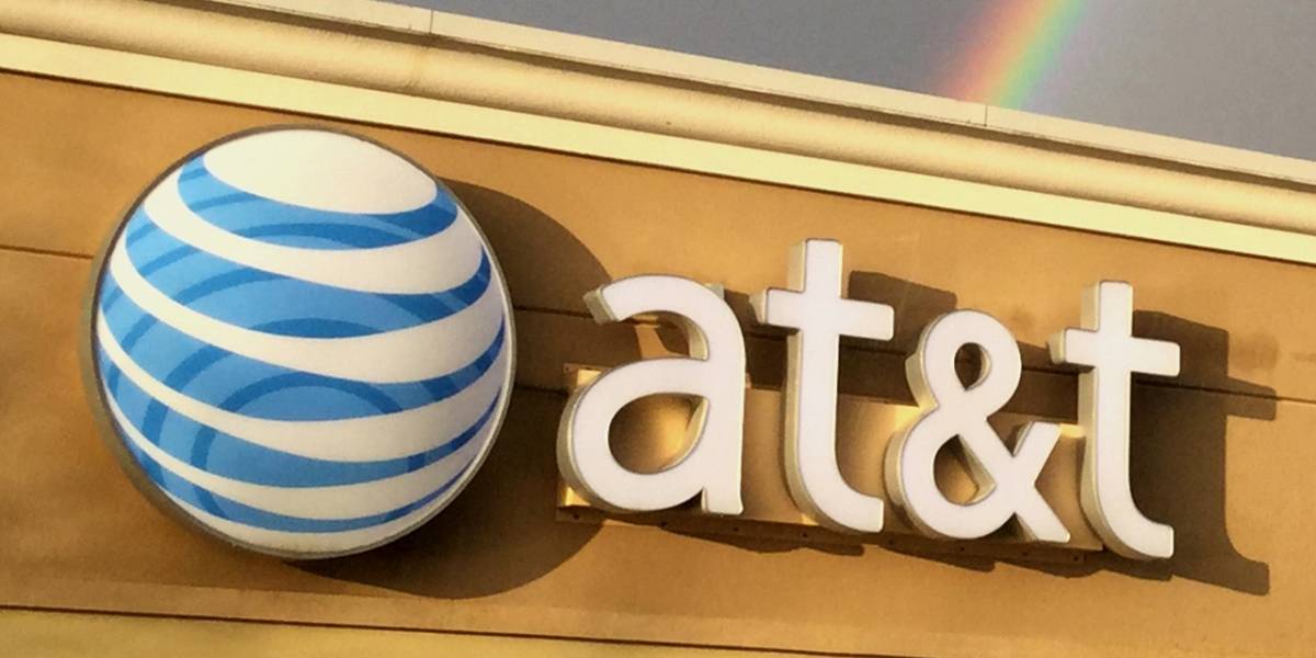 AT&T le pisa los talones a América Móvil en México