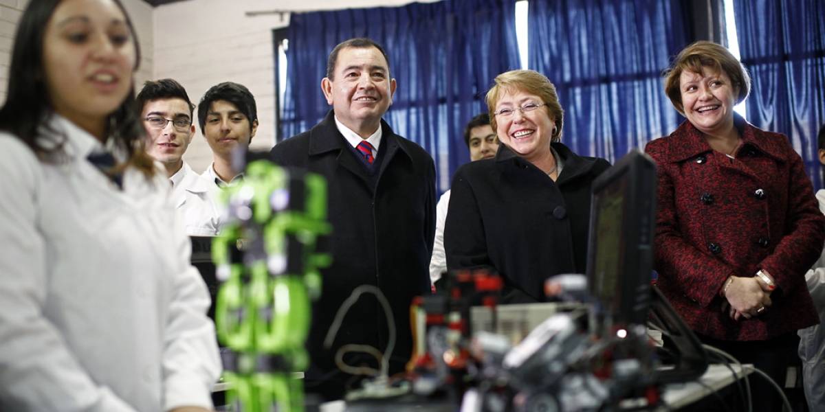 Michelle Bachelet pide acelerar la creación del Ministerio de Ciencia y Tecnología