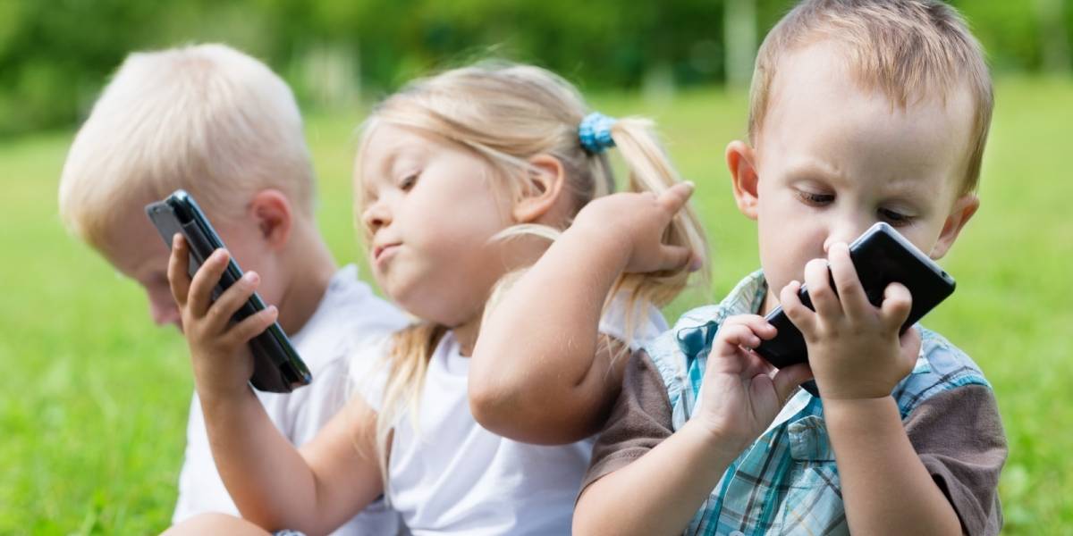 Bebés que usan pantallas táctiles duermen un poco menos, dice estudio