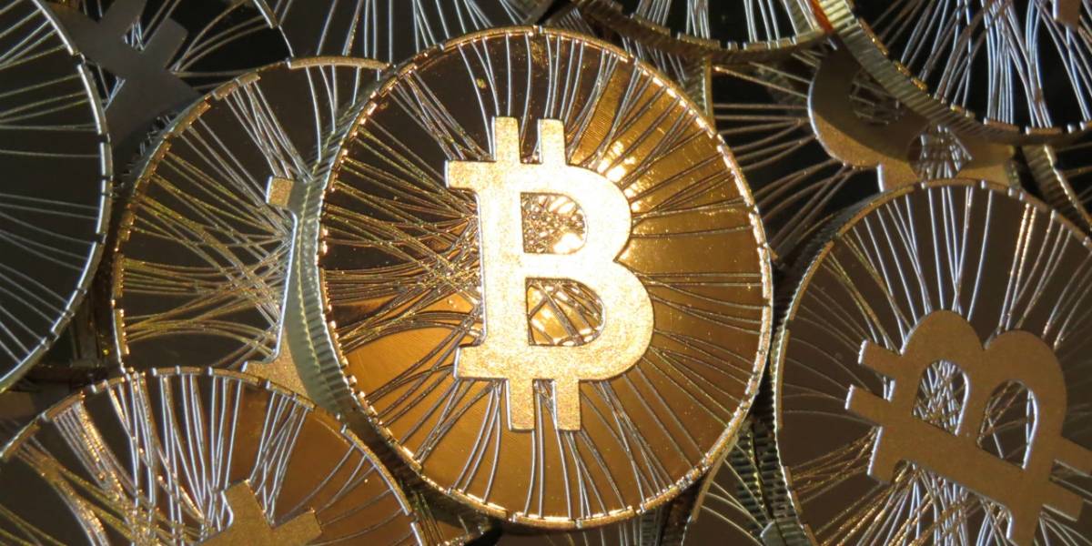 Un Bitcoin vale más que una onza de oro