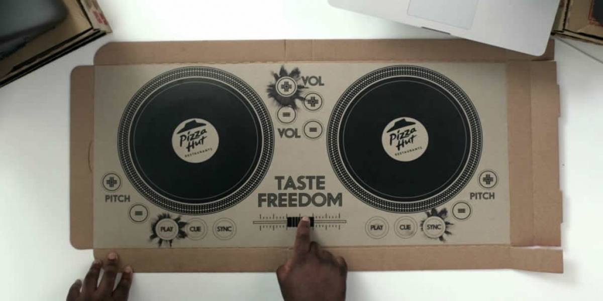 Conviértete en DJ con la primera caja de pizzas mezcladora de sonidos