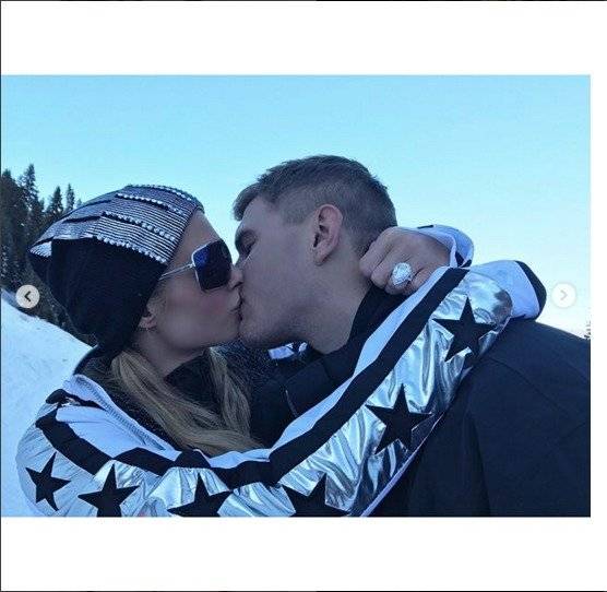 Paris Hilton compromiso