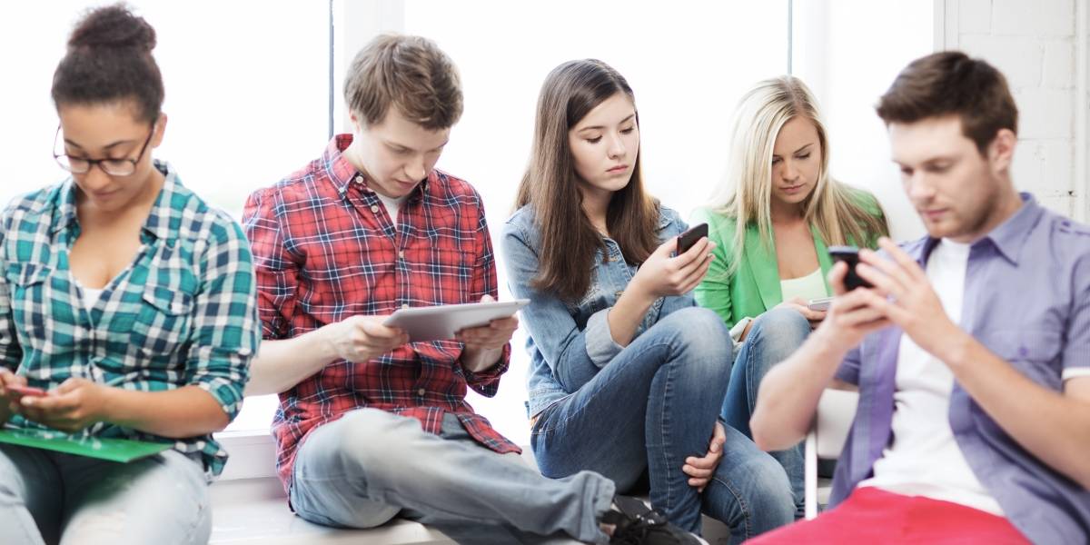 Cofundador de Napster dice que Facebook juega con tu cerebro