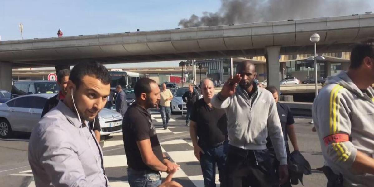 Taxistas realizan masivas protestas en Francia contra UberPop