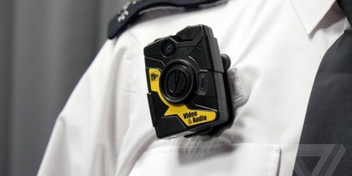 Equipan a policías de Londres con videocámaras personales