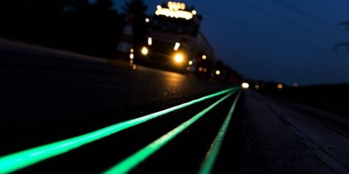 Estrenan carretera con pintura fluorescente en Países Bajos