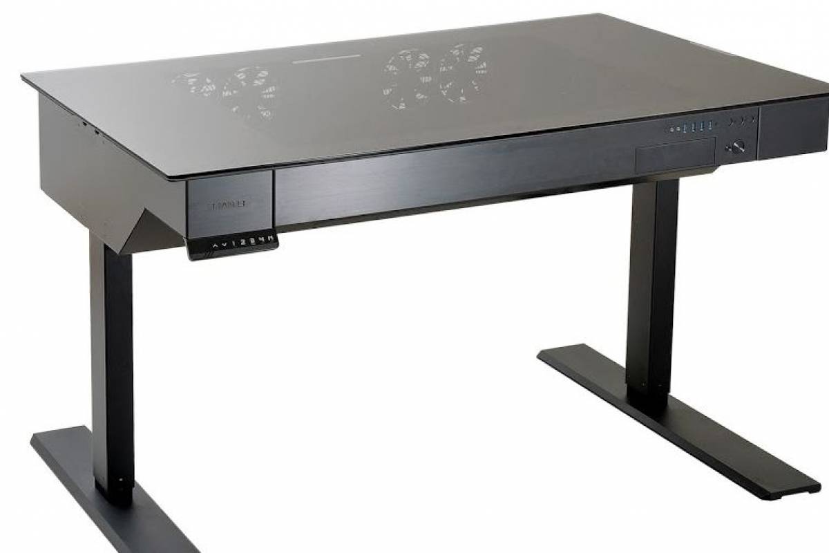 Este gran escritorio es en realidad un gabinete de computador