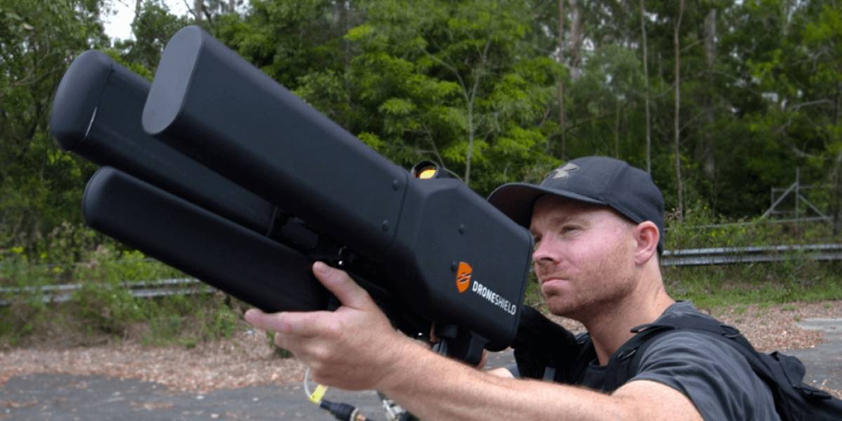 Derriba drones de los cielos con esta arma que parece sacada de una película