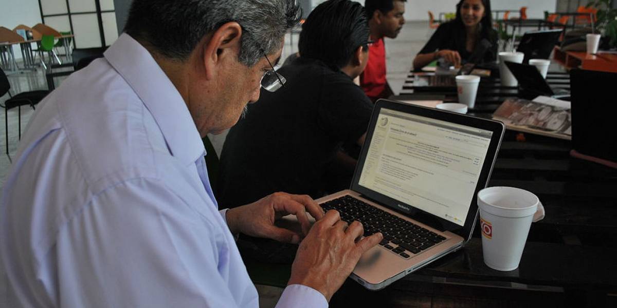 Wikipedistas checos invitan a adultos mayores a editar Wikipedia
