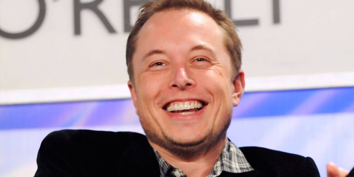 Promedio de choques de Tesla cae tras instalación de pilotos semiautónomos