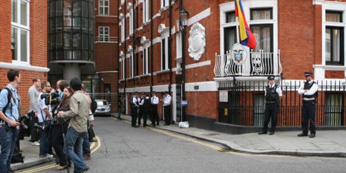 Niegan salvoconducto a Assange: Otras opciones para sacarlo de Londres